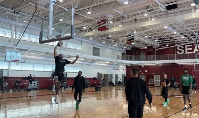 开云下载-真要复出!塔图姆已经可以在有防守情况下 完成突破单臂扣篮!