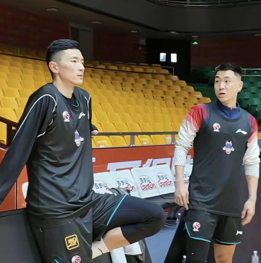 开云体育网址-高诗岩归队+双外援就位！山东男篮出征广州，节后首战验成色