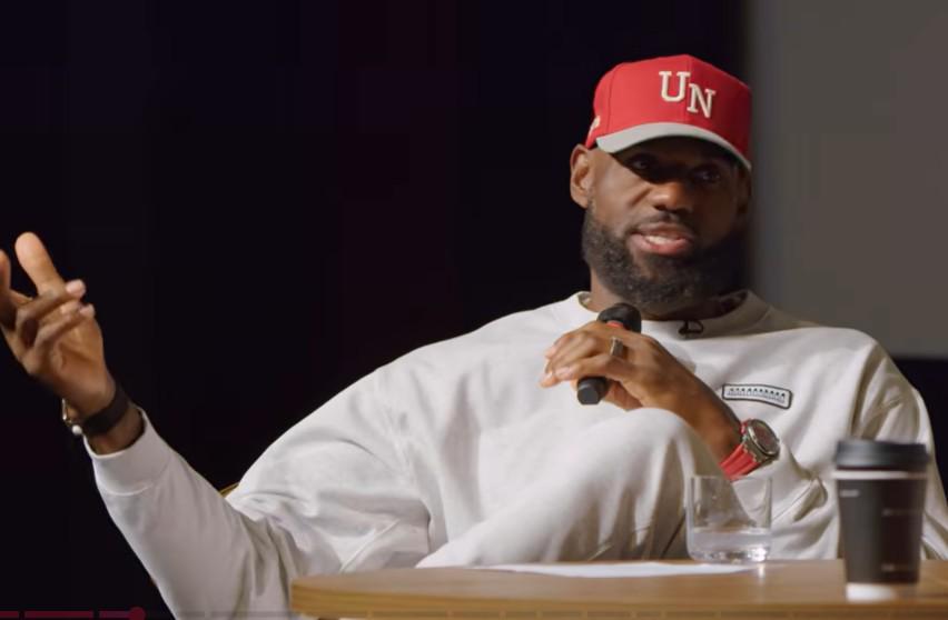 开云官网-詹姆斯：没人比我更严于律己，季后赛我会关手机没人找得到我